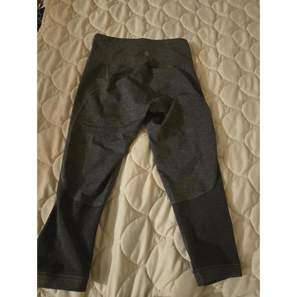 Lululemon Women's Gray cropped Leggings - Picture 4 of 4
